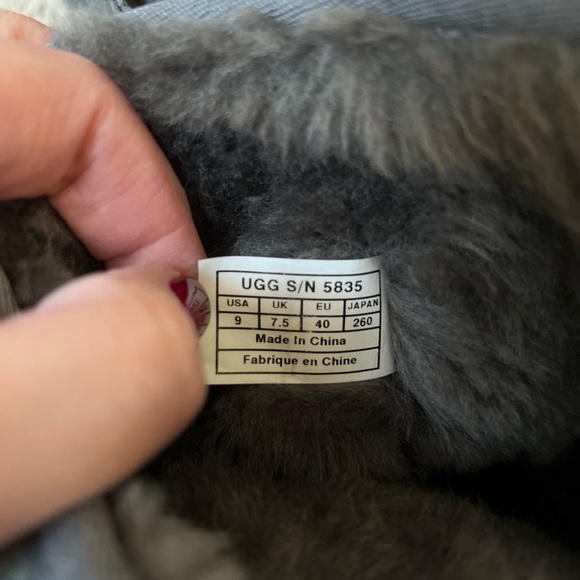 Grey Ugg Classic Short - Picture 3 of 5